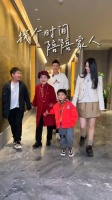 黄圣依杨子一家五口同框，两个儿子罕见出镜，安迪长胖变化大