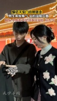 情侣天安门拍照留念，男生英俊帅气，女的温婉庄重……