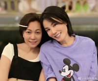 王菲为女儿李嫣设宴庆生，生日会上李嫣打扮成熟……