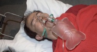 突发！梅艳芳哥哥梅启明意外摔倒失去意识，陷入昏迷送往医院抢救