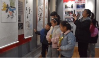江苏兴化：老少作品同展览 翰墨飘香新戴南