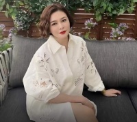 恭喜！香港知名女星被曝迎来新恋情，恋上身材健硕小鲜肉帅哥
