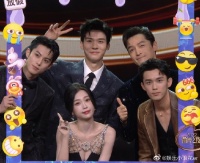 龚俊夹在“棣欣引力”中间 网友：小尼我嘴替！