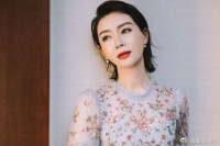 出道17年0绯闻，结婚8年却无子，婚后她待7岁继子如己出！