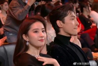这丑吗？为啥db老说她现在很丑，家人们，我真的怀疑自己审美了……