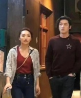 胡歌老婆罕见露面，妻子是高级模特脸，引起网友热议