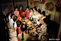 贾宝玉生日开夜宴，众人抽花签有什么深意？