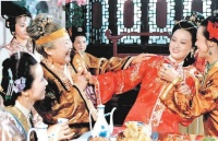 “锦衣夜行”却“天地同辉”，《红楼梦》中的那些华服