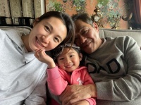 李美慧与大25岁百亿老公女儿开心庆生 穿宽松衣服孕味浓疑怀二胎
