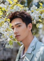 杨洋、范丞丞今日工作室出图，帅哥们状态如何？