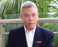 敬佩！曾炮轰司马南的美女导演直言：一个美国国籍有什么可遮掩的