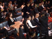 刘亦菲就是很落落大方，很飒，不娇柔造作