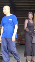 非洲肯尼亚的小姐姐，竟然这样搭讪老哥，凭实力单身