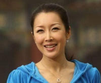 她因一首歌红了近30年，二任男友，一位死亡，一位坐牢，她现在怎么样了？