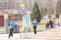 走在春天的路上