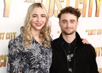 哈利波特主演丹尼尔女友怀孕  两人已相恋十余年