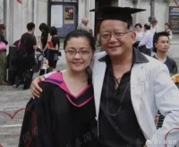 “和大人”王刚44岁女儿近照曝光，端庄优雅气质佳，现为公司高管