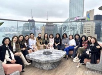 香港名媛参加饭局！伏明霞冯余慕庄现身，51岁黎姿拍照只能靠边站