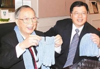 百亿富豪父亲向她追讨10亿，如今负债980万，哥哥也没有出手帮忙