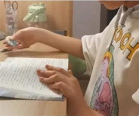 当小学生开始盘手串：成年人正在伤害下一代