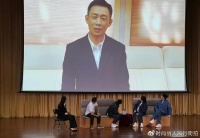 张译来清华大学了！穿西装录视频声音好性感，把清华学子们迷倒了