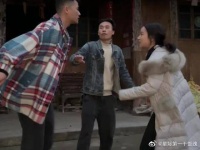 老婆卖祖宅给弟弟娶媳妇，丈夫知道后气的要离婚！