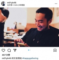 阿娇前夫高调秀恩爱，搂老婆脖颈好甜蜜，Alice腹部凸起疑怀二胎