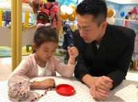 汪小菲终于飞台北了，与儿女团聚一脸幸福，S妈充当和事佬
