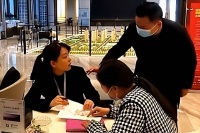 河南漯河，男子去买房，与分手13年的初恋女友再牵手：真是缘分啊