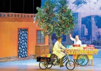 现代京剧《石榴红了》亮相