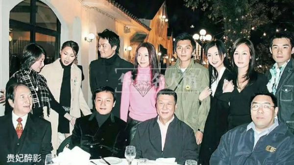成龙被“追杀”,梅艳芳遭“掌掴”,为何却无人敢动张国荣?
