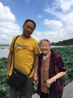 梨花又开放丨百岁妈妈去世的第一个清明：妈，我再也不怕时间流逝