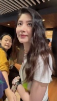 路人镜头里51岁的陈慧琳，这说是31岁也不为过吧