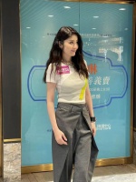 昨天，50岁的陈慧琳在香港出席活动……