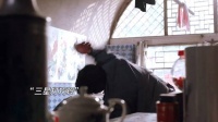 巧玲不甘心被命运摆布，努力学习被撕掉书本……