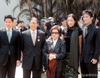 周鸿祎分90亿给前妻，朱玲玲当年跟霍震霆离婚，却没有要霍家资产