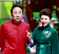 演员闫学晶临沂捞金惹争议，唱一首歌曲30万，天价出场费遭人抨击