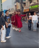 罗志祥现状凄惨！沦落泰国街头卖力唱跳，穿裙子扭捏作态被人骂！
