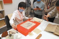 近距离欣赏珍稀古籍修复 嘉德国际艺术图书展今起向公众开放