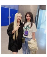 夏于乔成功追星张惠妹 合照表情让人哭笑不得