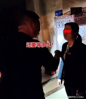 四川：女子被困酒店电梯，酒店害怕会损坏电梯，消防员营救遭阻拦