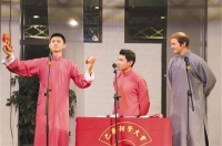用相声把中式幽默带向欧洲（侨界关注）