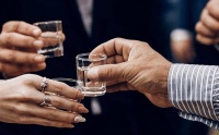 参加职场正式酒局，牢记“4个不要”，让你学会其中的人情世故