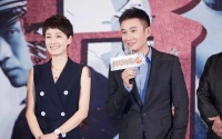 文章新恋情曝光！与女友现身机场疑去度假，女方肤白貌美神似姚笛