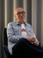 2023当代文学颁奖盛典丨韩东：我的小说创作是把“真的写假”