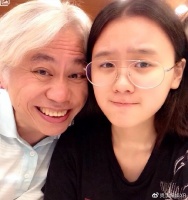 李坤城头七，小40岁遗孀晒照透露海葬地点，称老公过世后未入梦