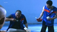 疯狂：狱霸欺负生瓜蛋子，没想到蛋子才是大佬，打得狱霸跪地求饶