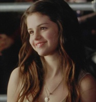 哦莫！又被海莉的骚操作辣眼睛了！发几张赛琳娜的美图洗洗眼！