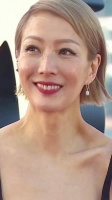 这状态女王范十足，不敢相信她已经50岁了，说她25岁也没人反对吧