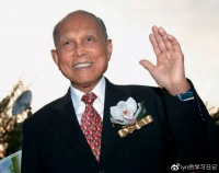 霍启刚嫡长孙身份尊崇，按传统也可以分家产，他十几年却从不参与